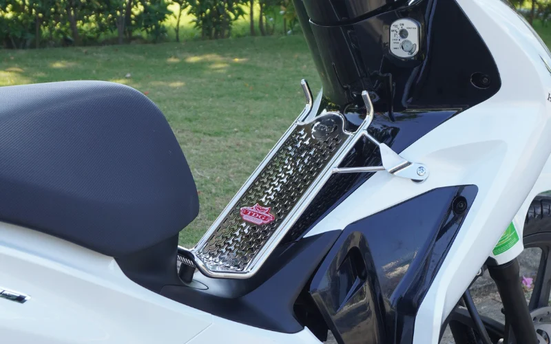 Baga trước xe máy bị phạt không?